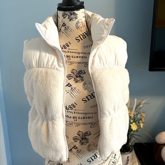 Puffer Vest - Picture 7 of 11